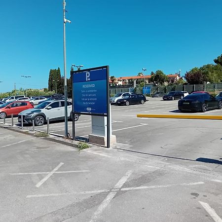 Sara Luxury In City Center Poreč Exterior foto