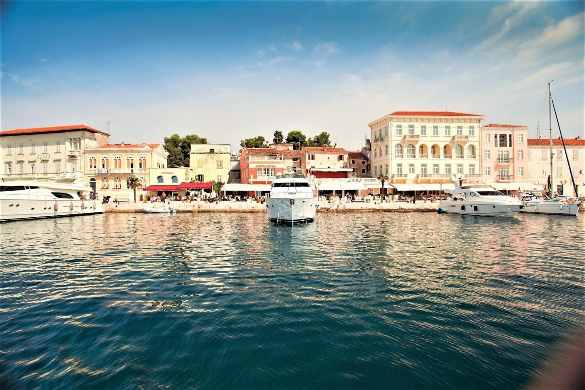 Sara Luxury In City Center Poreč Exterior foto